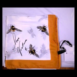 Victoria Beckham Bee Scraf